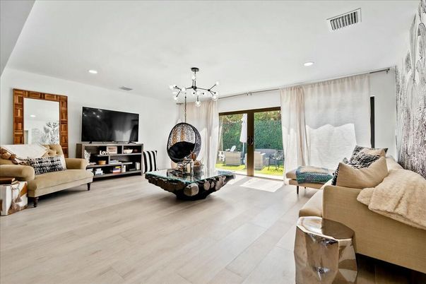Interior, Living room, Pendant Lights, Recessed Lighting, Wood Texture Flooring