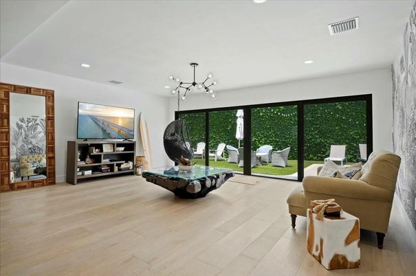 Interior, Living room, Pendant Lights, Recessed Lighting, Wood Texture Flooring