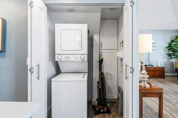 Interior, Utility Closets, Washer, Wood Texture Flooring