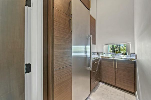 Interior, Stainless Steel Appliances
