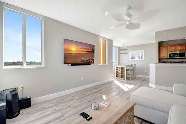 Dining room, Interior, Kitchen, Living room, Pendant Lights, Recessed Lighting, Wood Texture Flooring