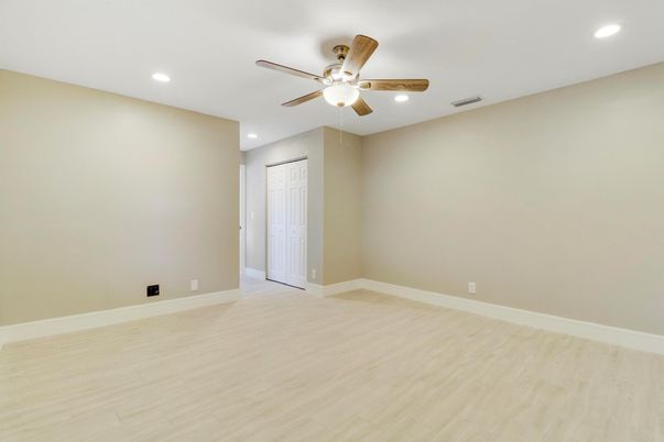 Empty room, Interior, Recessed Lighting, Wood Texture Flooring