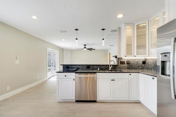 Interior, Kitchen, Pendant Lights, Recessed Lighting, Stainless Steel Appliances