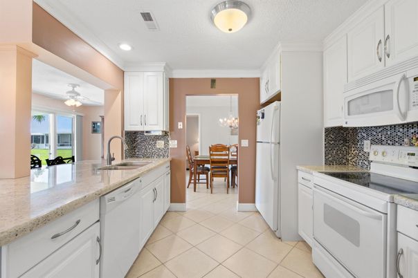 Chandelier, Dining room, Interior, Kitchen, Recessed Lighting
