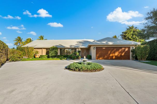 Attached, Exterior, Facade, Ranch
