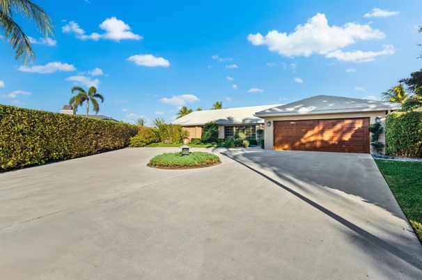 Attached, Exterior, Facade, Brick Facade, Ranch