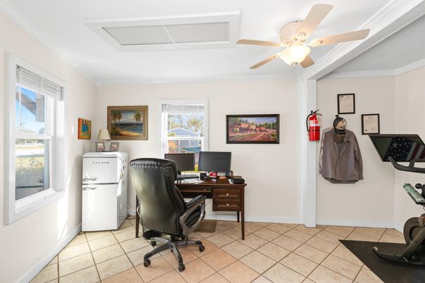 Home Office, Interior
