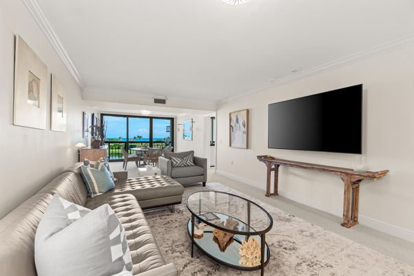 Interior, Living room, Water