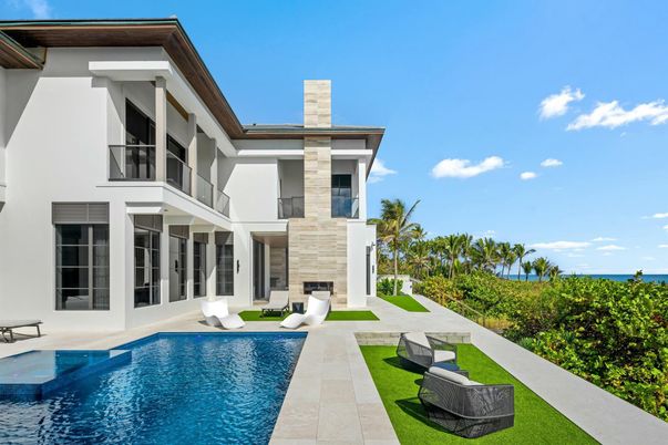 Exterior, Fireplace, Pool, Water
