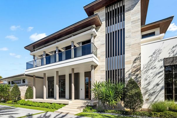 Exterior, Facade, Modern