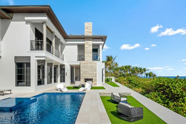 Exterior, Fireplace, Pool, Water
