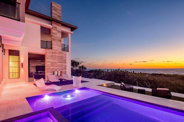 Exterior, Pool, Water