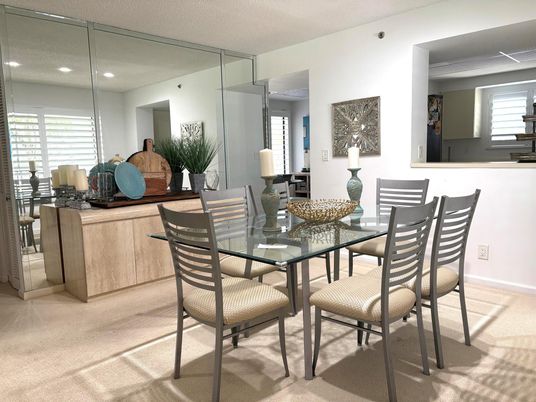 Dining room, Interior, Recessed Lighting