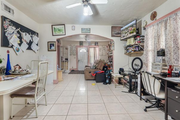 Home Office, Interior