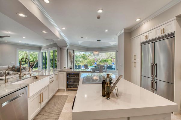 Chandelier, Dining room, Interior, Kitchen, Recessed Lighting, Stainless Steel Appliances