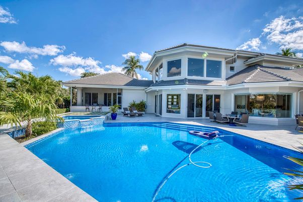 Exterior, Pool