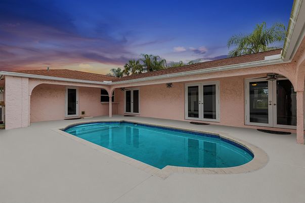 Exterior, Pool