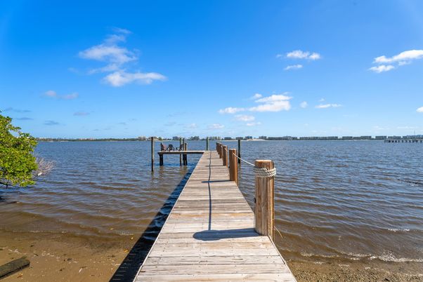 Exterior, Lake