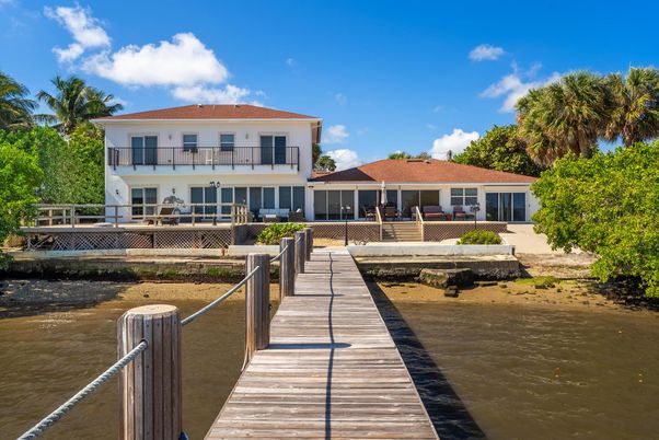 Exterior, Lake