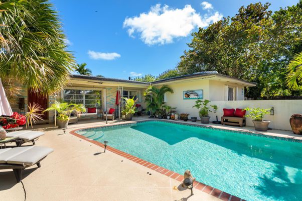 Exterior, Pool