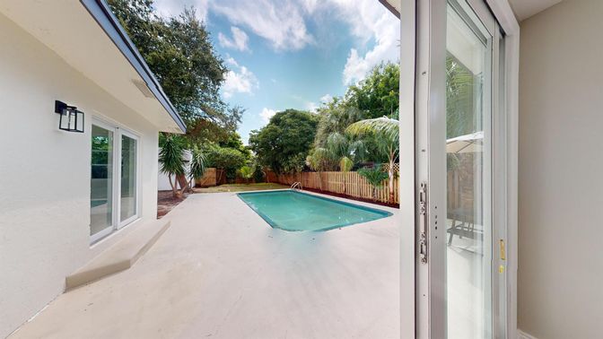 Exterior, Pool
