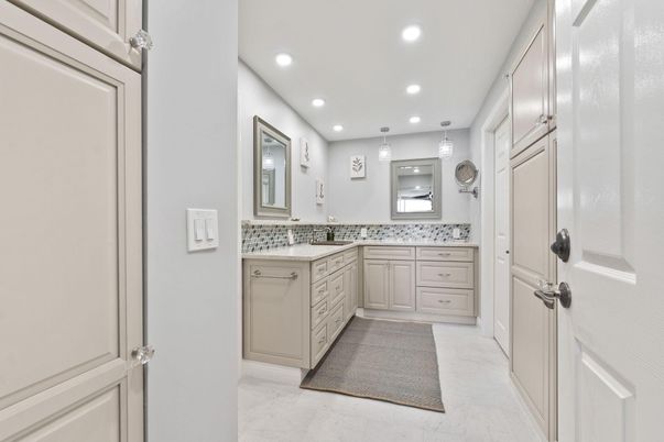 Bathroom, Interior, Marble, Pendant Lights, Recessed Lighting