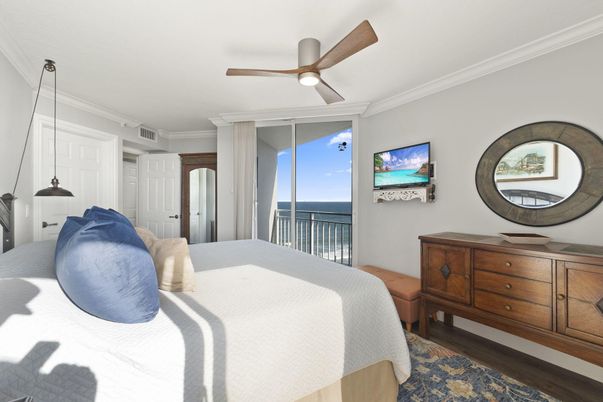 Bedroom, Interior, Pendant Lights, Water, Wood Texture Flooring