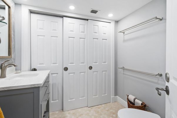 Bathroom, Dual Sink Vanities, Interior, Recessed Lighting