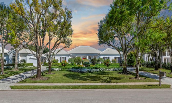 Attached, Exterior, Facade, Ranch