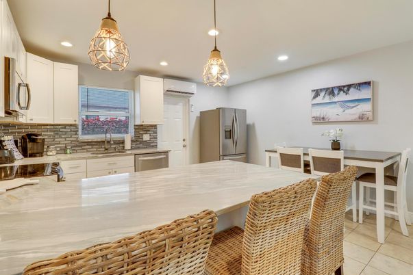 Dining room, Interior, Kitchen, Pendant Lights, Recessed Lighting, Stainless Steel Appliances
