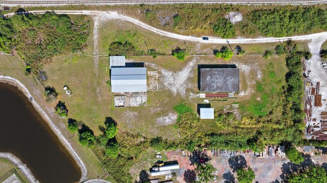 Exterior, Drone