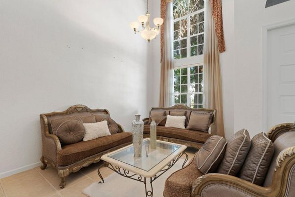 Chandelier, Interior, Living room