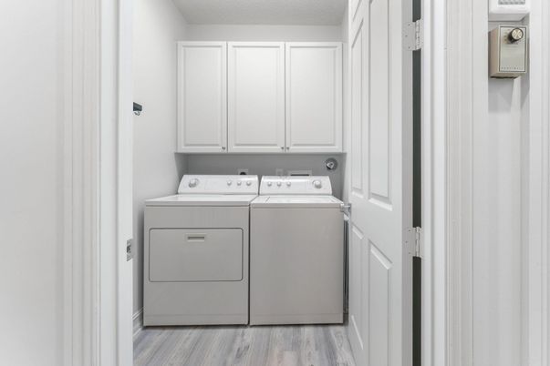 Interior, Utility Closets, Washer, Wood Texture Flooring