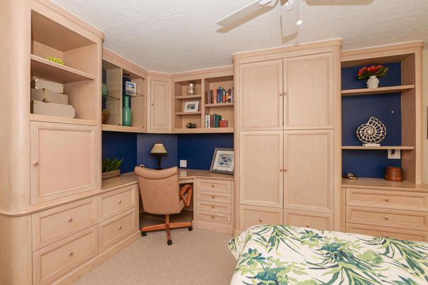 Home Office, Interior