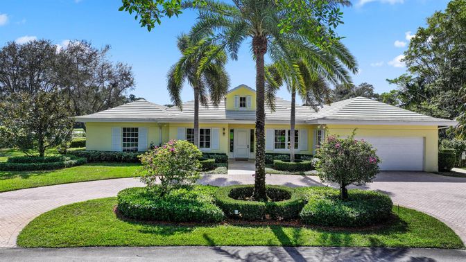 Attached, Exterior, Facade, Ranch