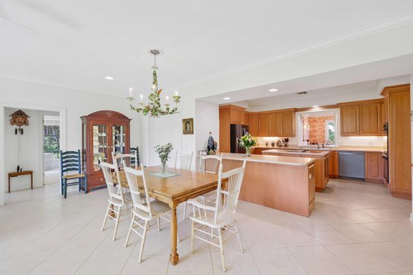 Chandelier, Dining room, Interior, Kitchen, Recessed Lighting, Stainless Steel Appliances