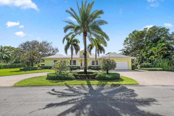 Attached, Exterior, Facade, Ranch