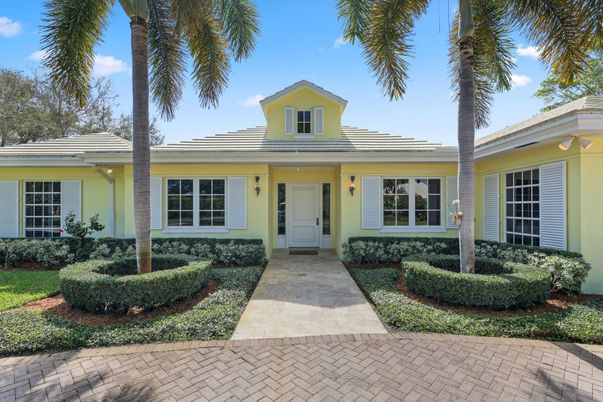 Exterior, Facade, Ranch