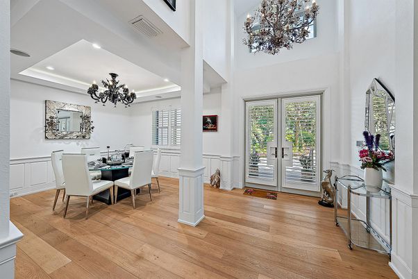 Chandelier, Dining room, Interior, Recessed Lighting, Wood Texture Flooring
