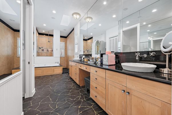 Bathroom, Dual Sink Vanities, Interior, Recessed Lighting