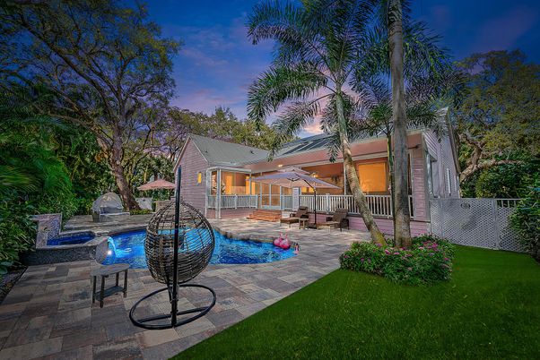 Exterior, Pool