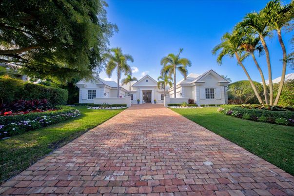 Backyard, Exterior, Facade, Farmhouse