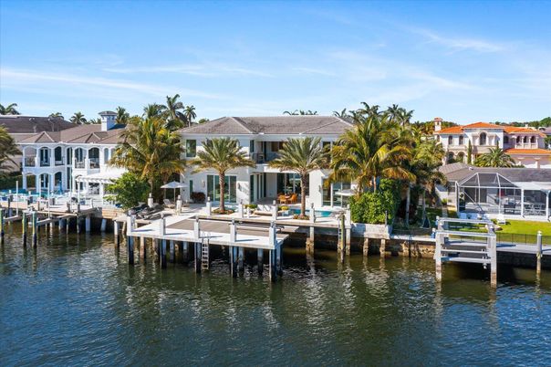 Exterior, Lake