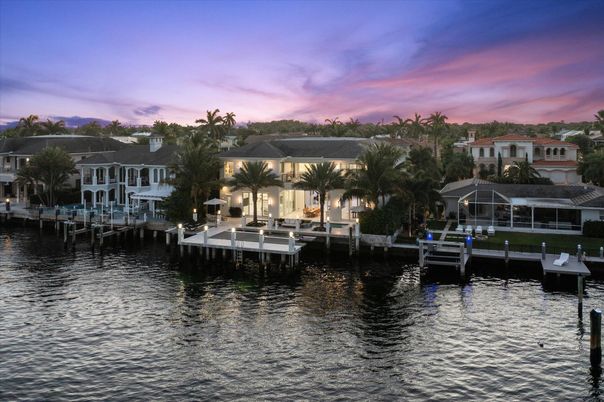 Exterior, Lake