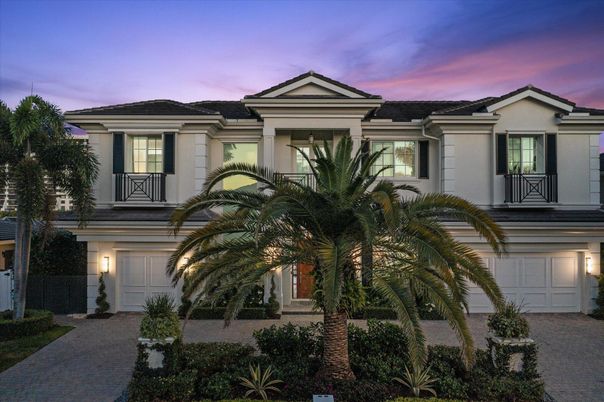 Attached, Exterior, Facade, Mediterranean