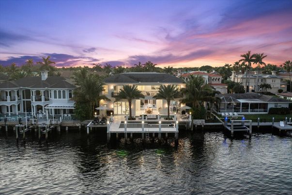 Exterior, Lake
