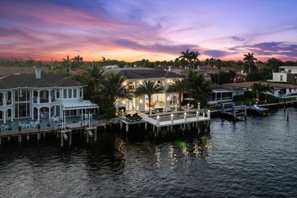 Exterior, Lake
