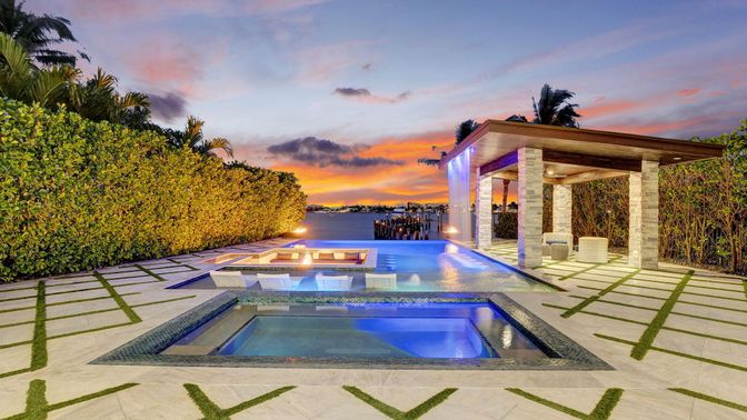 Exterior, Pool
