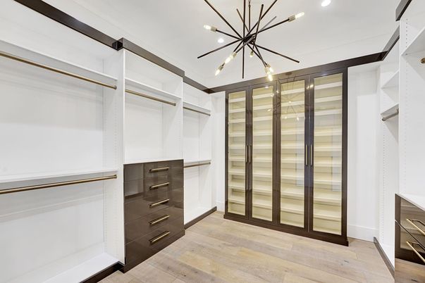 Interior, Pendant Lights, Recessed Lighting, Walk-in Closets, Wood Texture Flooring