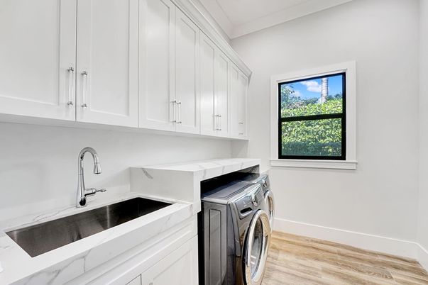 Interior, Washer, Wood Texture Flooring